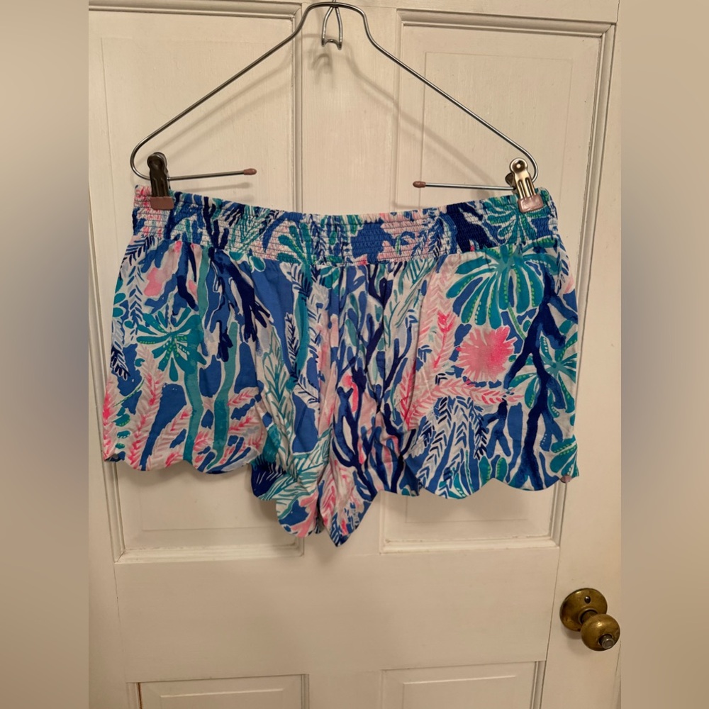 Lilly Pulitzer Dahlia Shorts Blue Jet Stream Scallop Hem Elastic Waist M - Picture 9 of 10